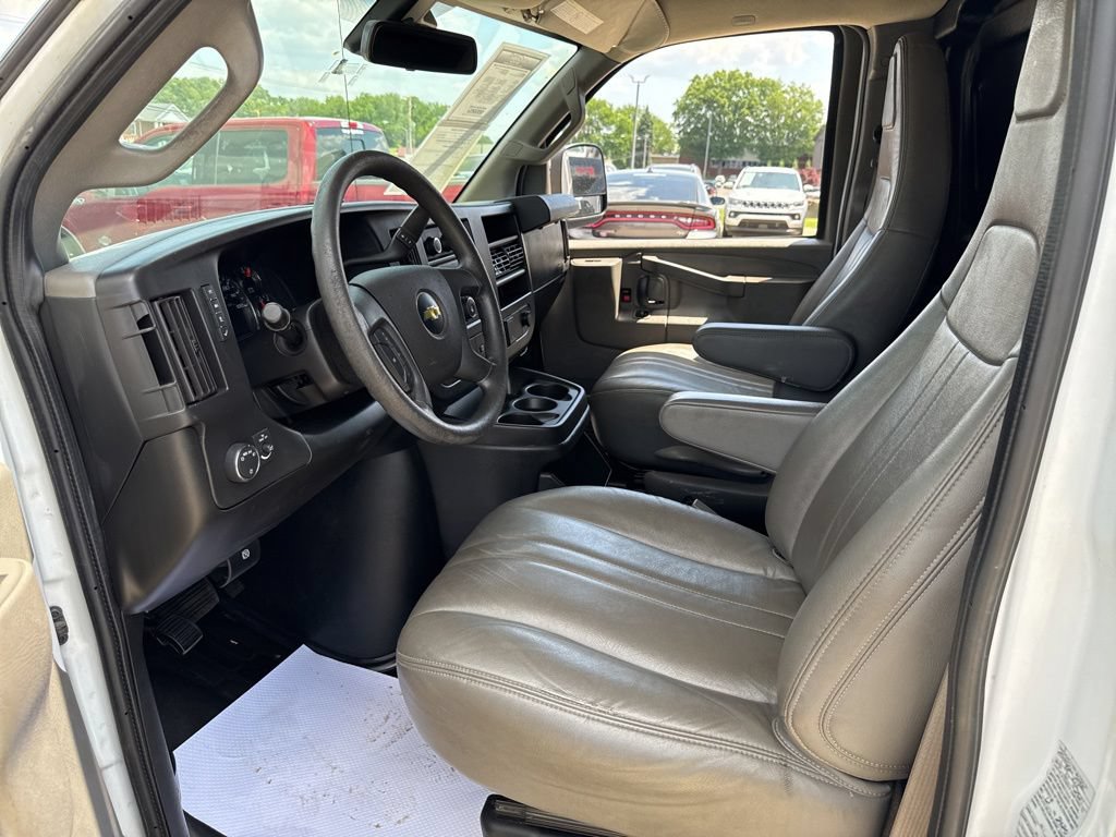 Used 2021 Chevrolet Express 3500 w/ Driver Convenience Package RWD image 26