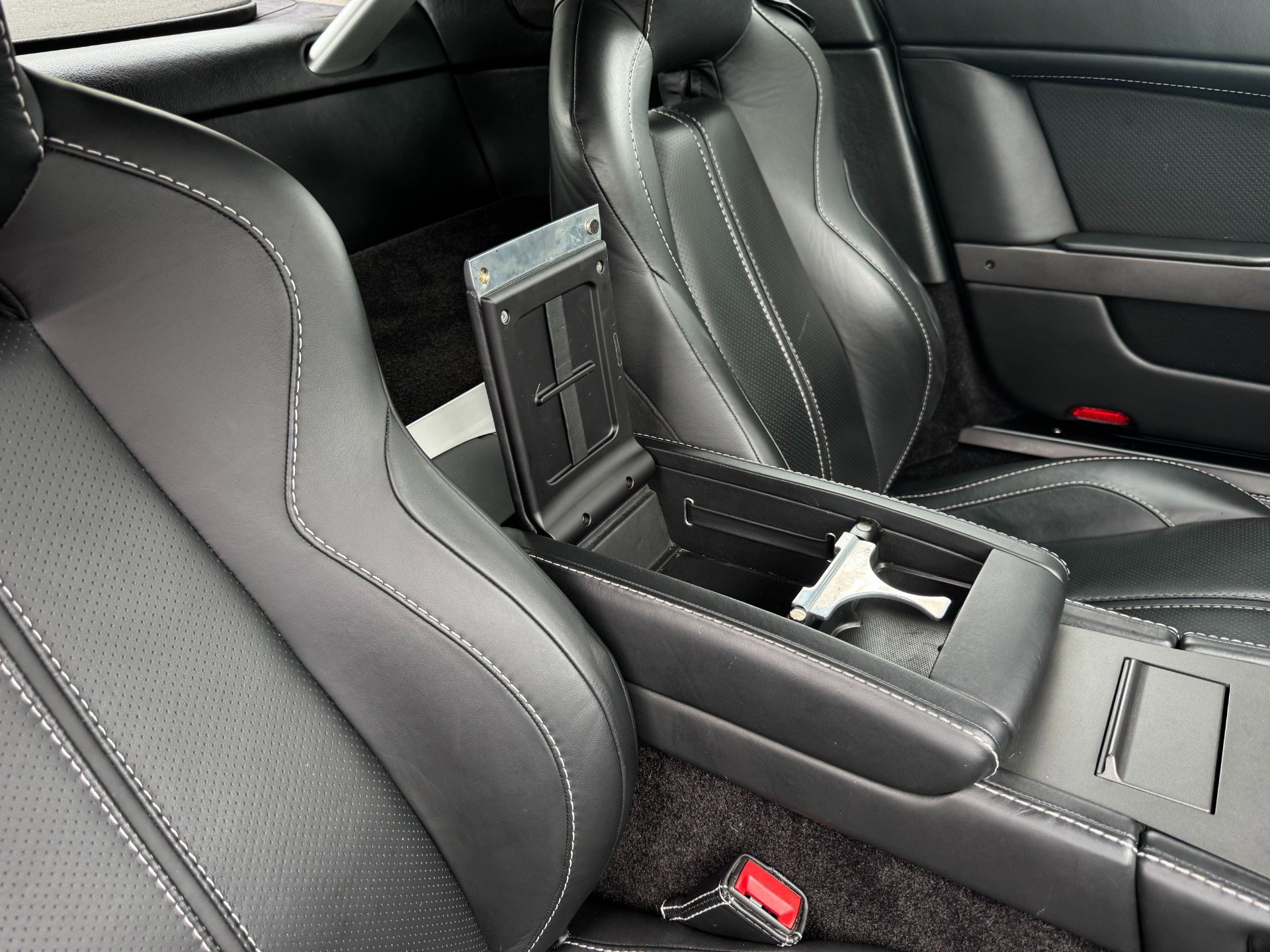 Used 2015 Aston Martin V8 Vantage GT image 26