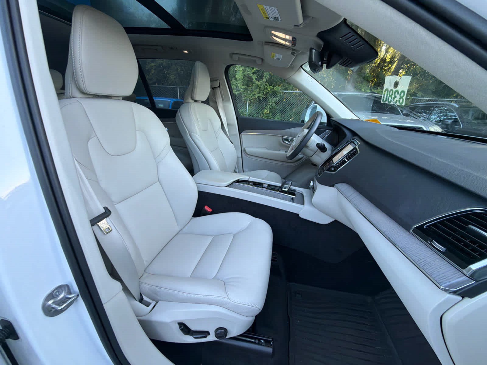 Used 2024 Volvo XC90 B6 Plus w/ Protection Package Premier AWD/4WD image 17