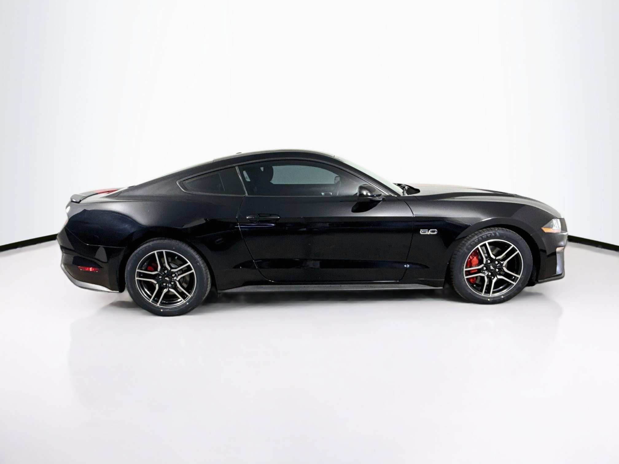 Used 2019 Ford Mustang GT RWD image 2