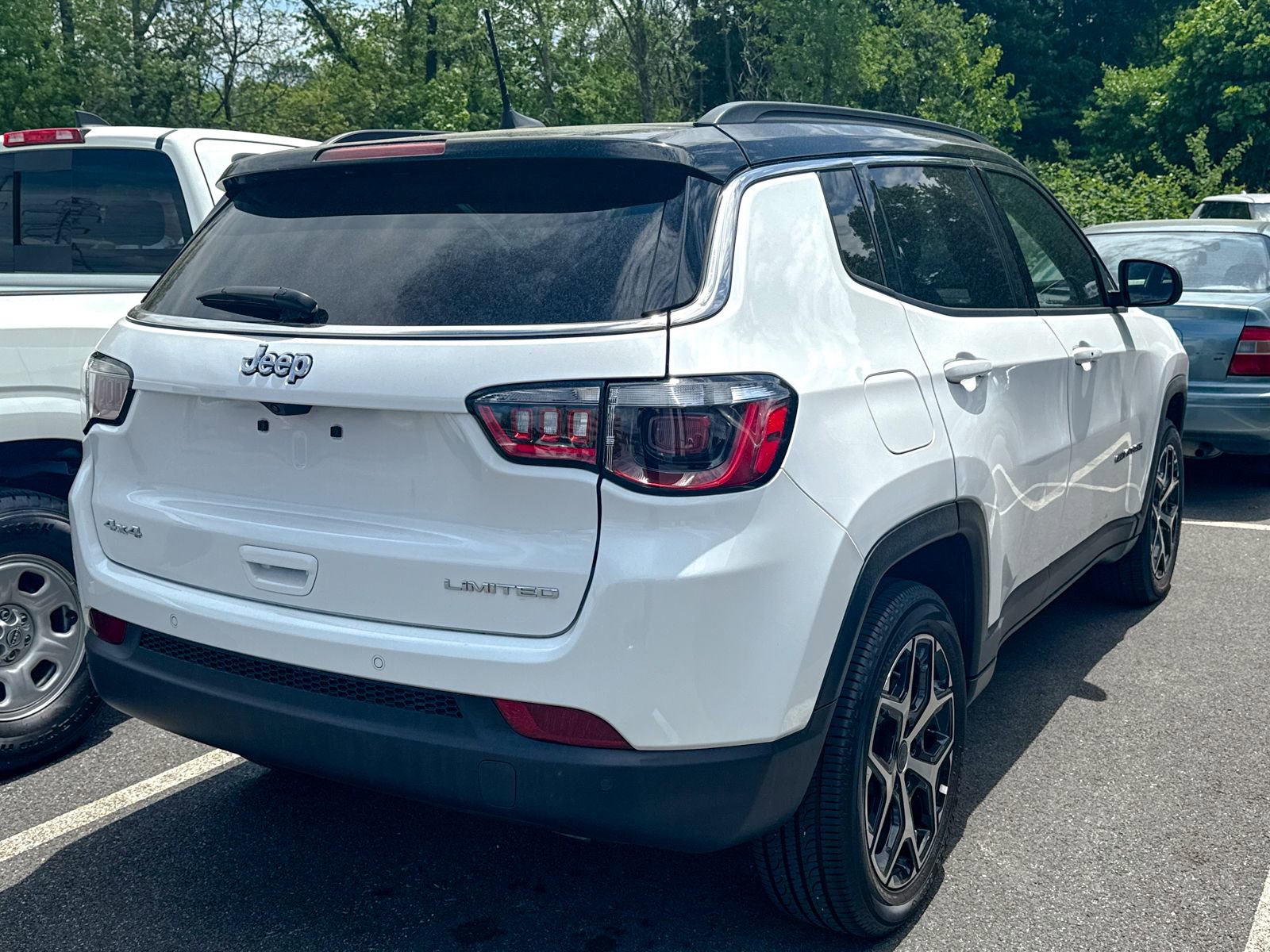 Used 2025 Jeep Compass Limited AWD/4WD image 5