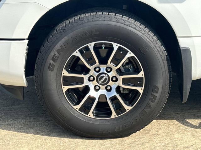 Used 2024 Nissan Titan SV w/ SV Convenience Package RWD image 5