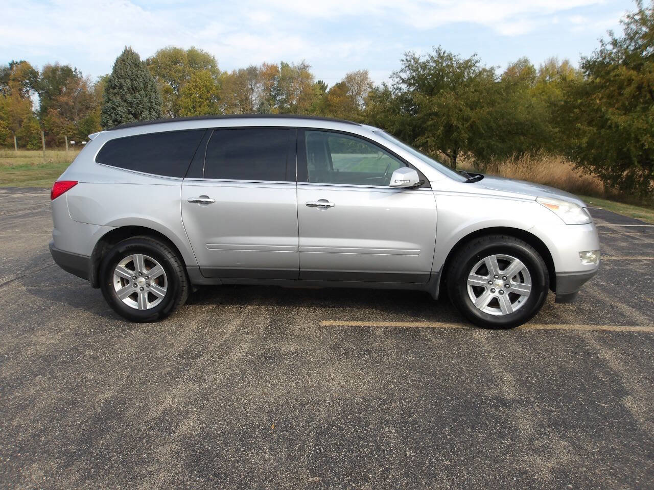 Used 2012 Chevrolet Traverse LT image 2