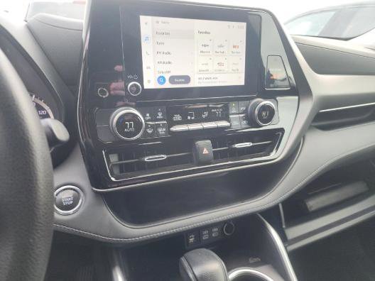 Used 2023 Toyota Highlander L image 4