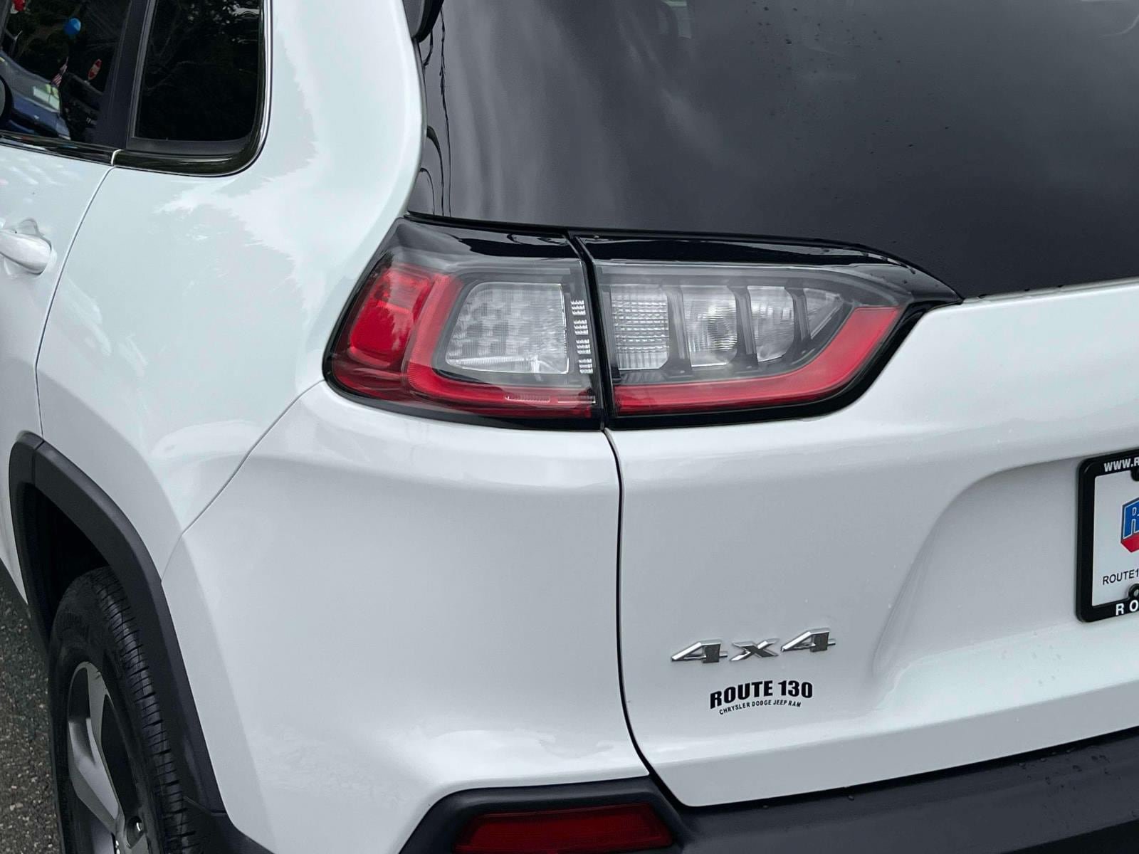 Used 2022 Jeep Cherokee Limited w/ Mopar Interior Package AWD/4WD image 7