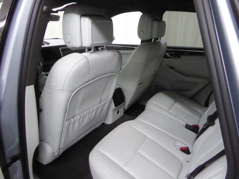 Used 2021 Porsche Macan S AWD/4WD image 26