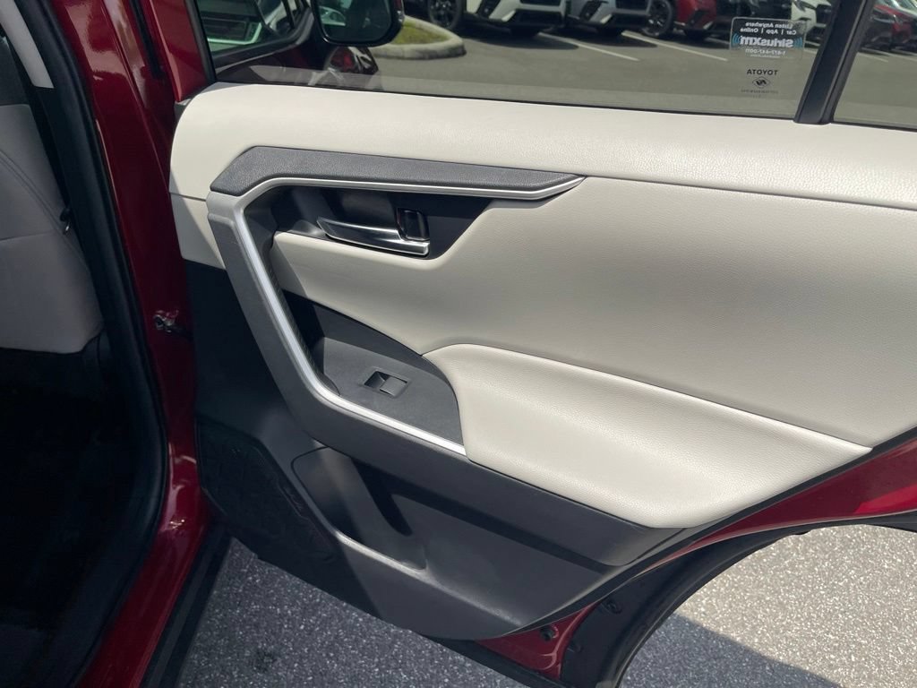 Used 2021 Toyota RAV4 XLE w/ Convenience Package FWD image 32