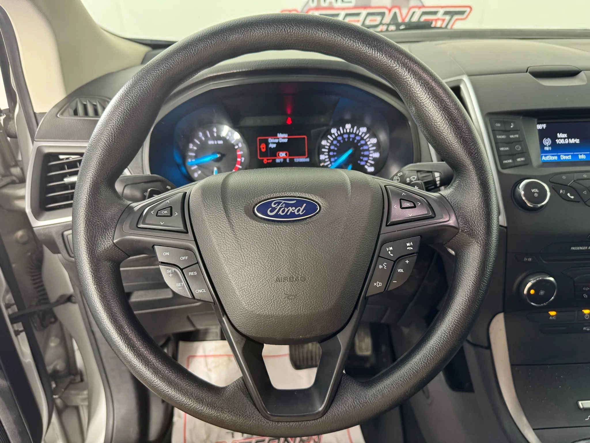 Used 2017 Ford Edge SE image 13