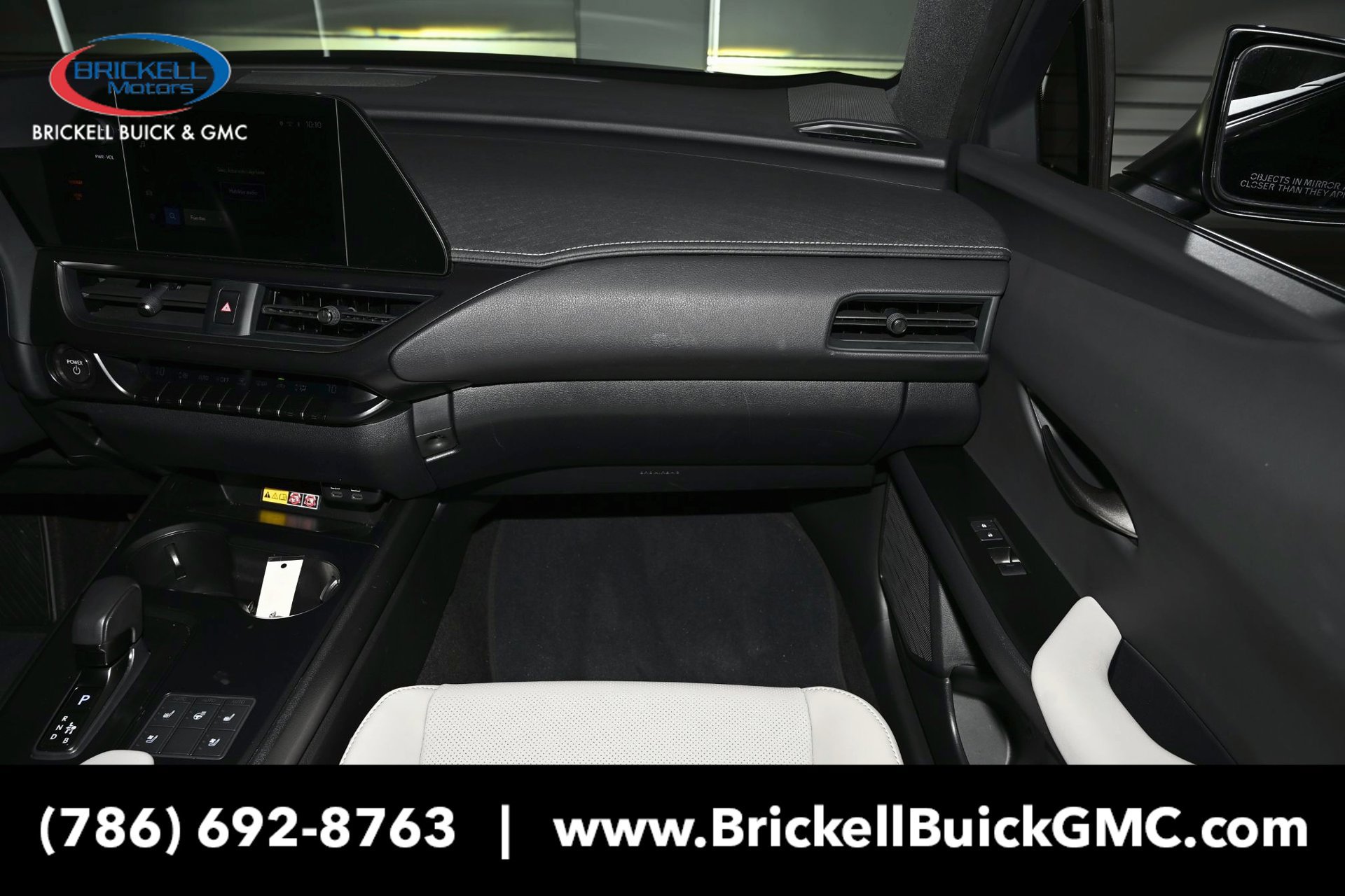 Used 2025 Lexus UX 300h FWD w/ Accessory Package (Z1) image 18