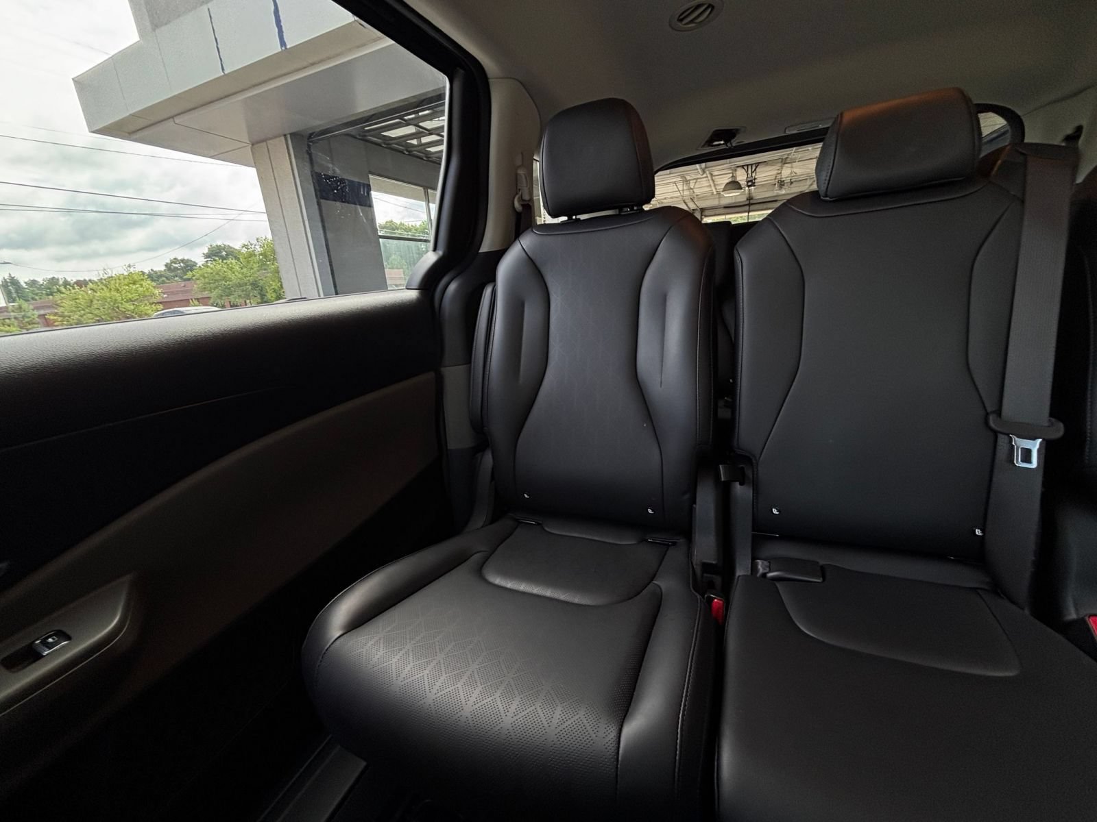 Used 2026 Kia Carnival FWD image 41