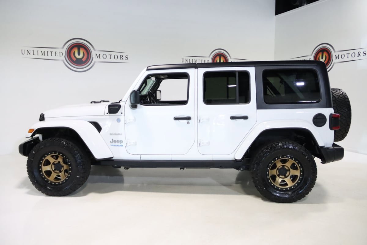 Used 2021 Jeep Wrangler Unlimited Sahara w/ Dual Top Group AWD/4WD image 39