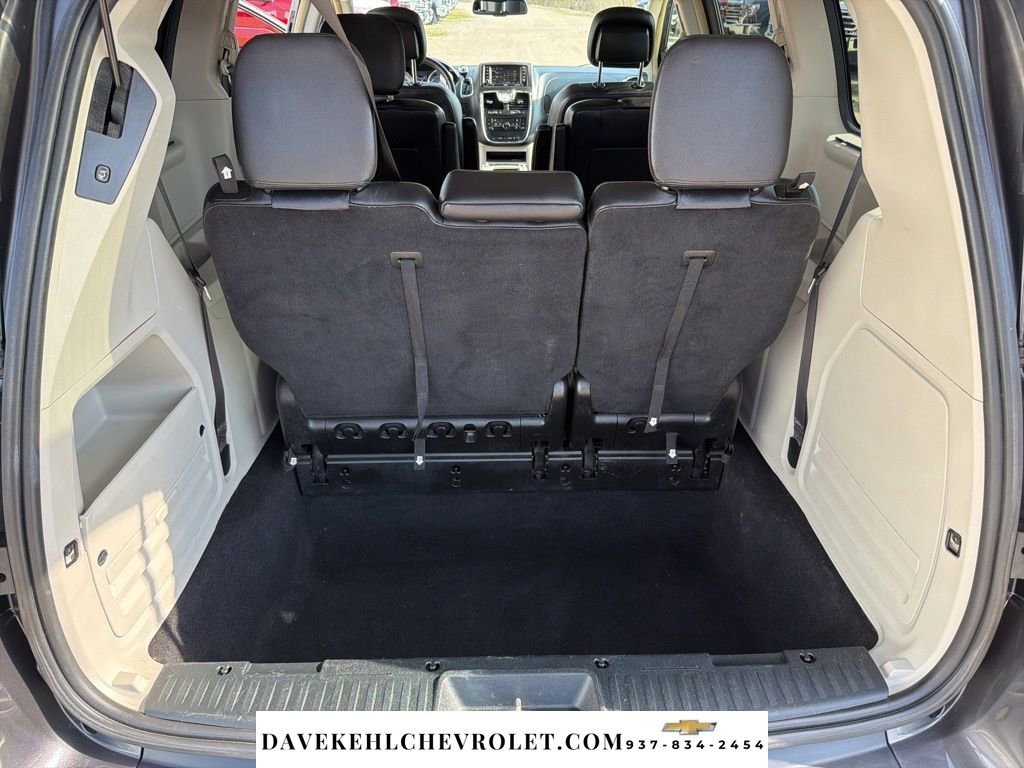 Used 2015 Chrysler Town & Country Touring image 18