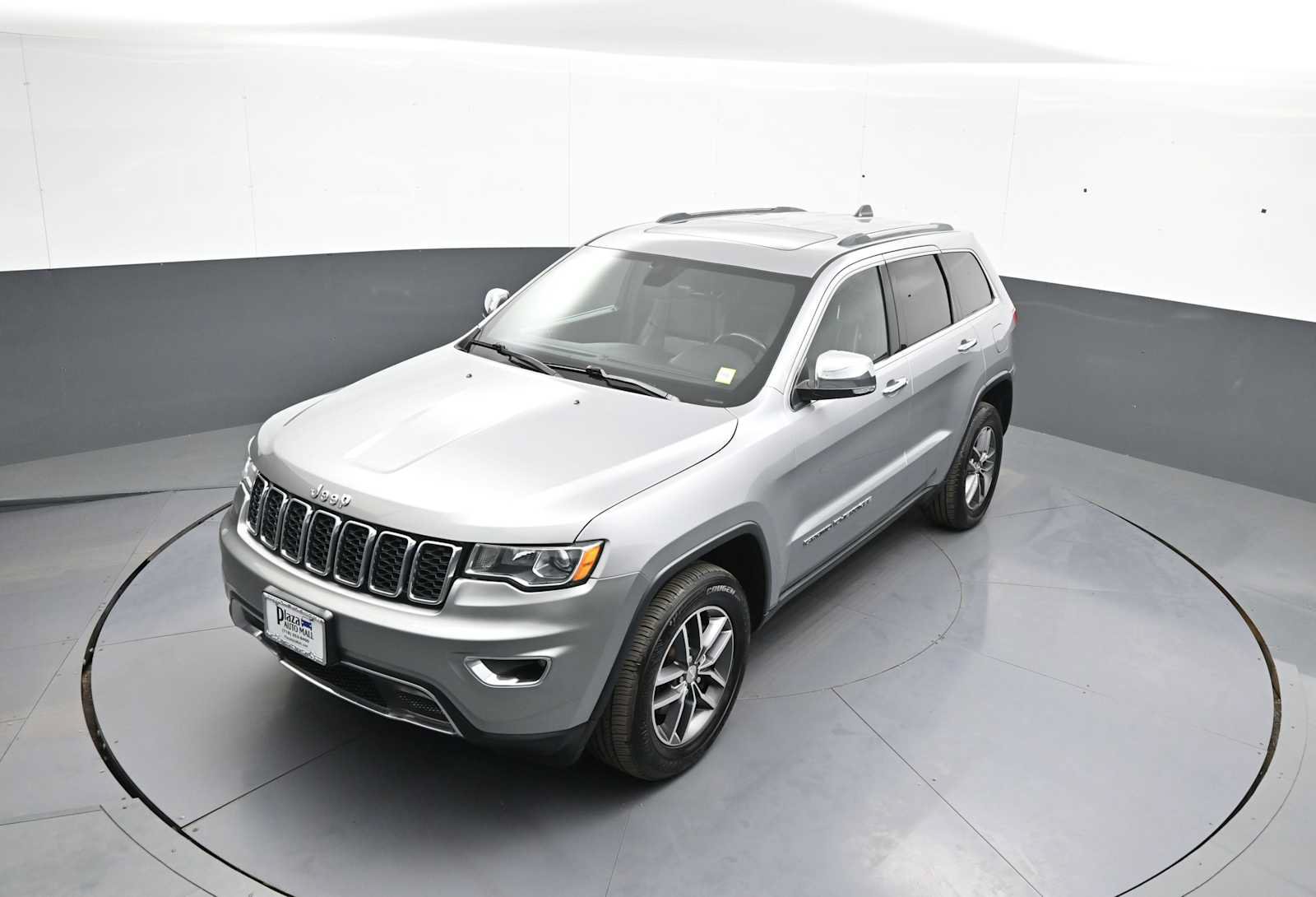 Used 2018 Jeep Grand Cherokee Limited AWD/4WD image 34
