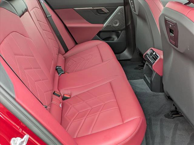 Used 2025 BMW i5 xDrive40 w/ Executive Package image 21