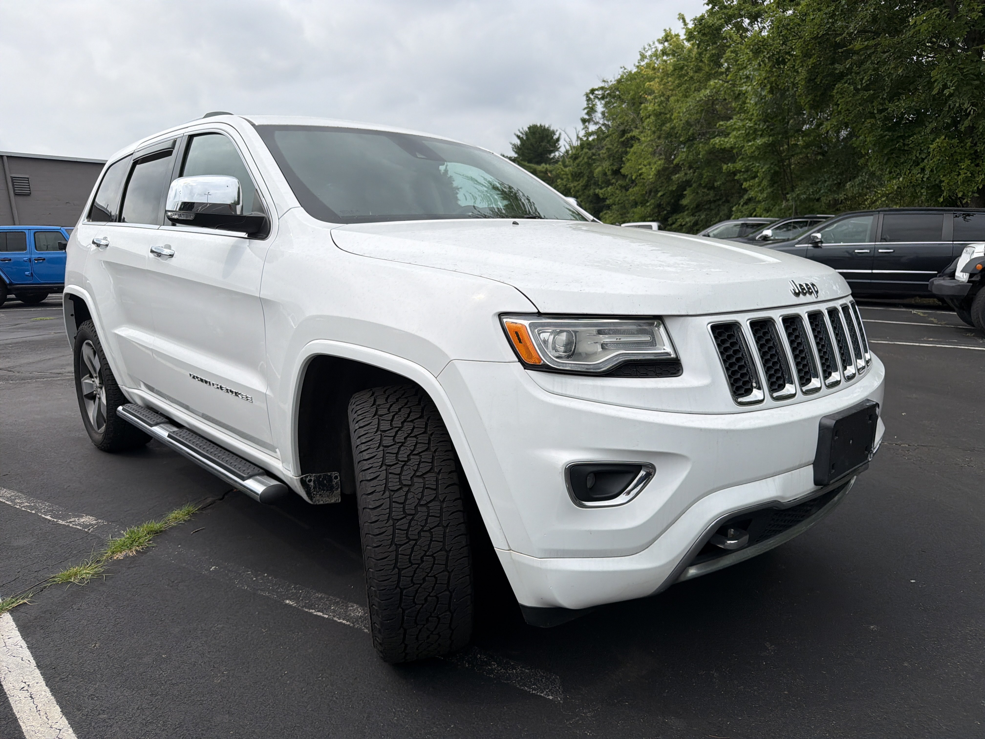 Used 2015 Jeep Grand Cherokee Overland w/ Advanced Technology Group AWD/4WD image 38