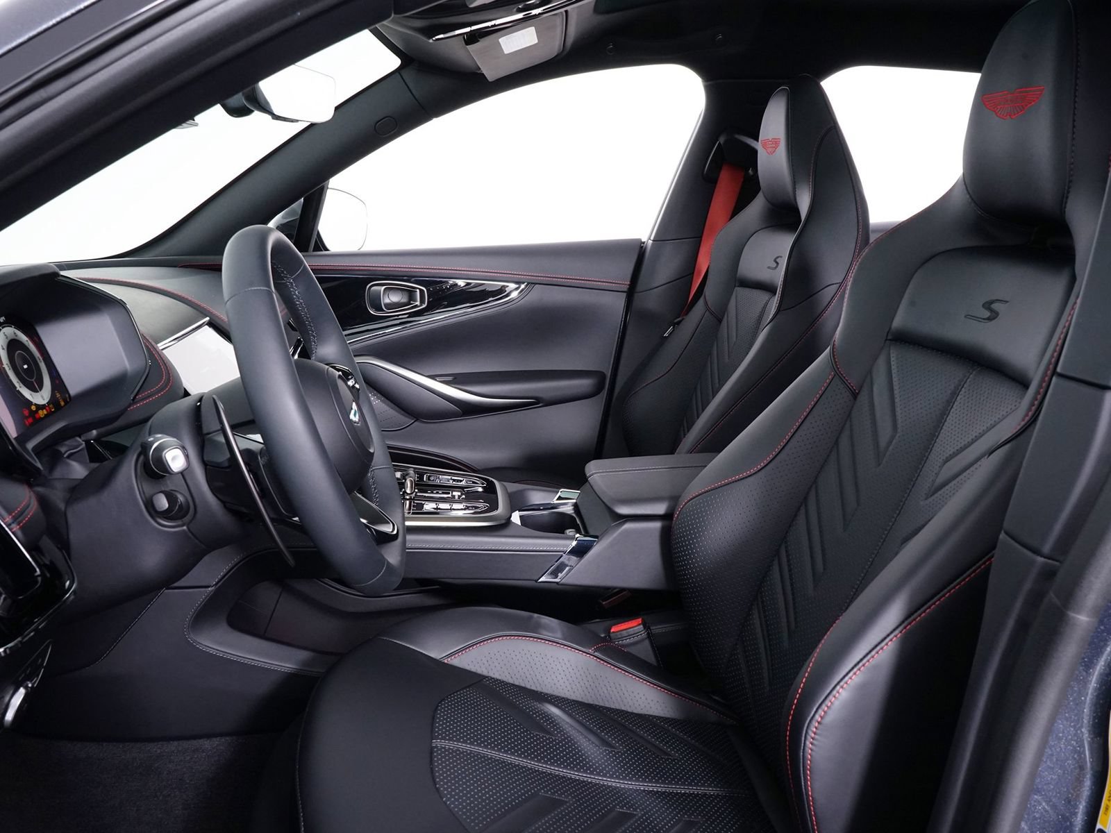 New 2026 Aston Martin DBX 707 AWD/4WD image 4