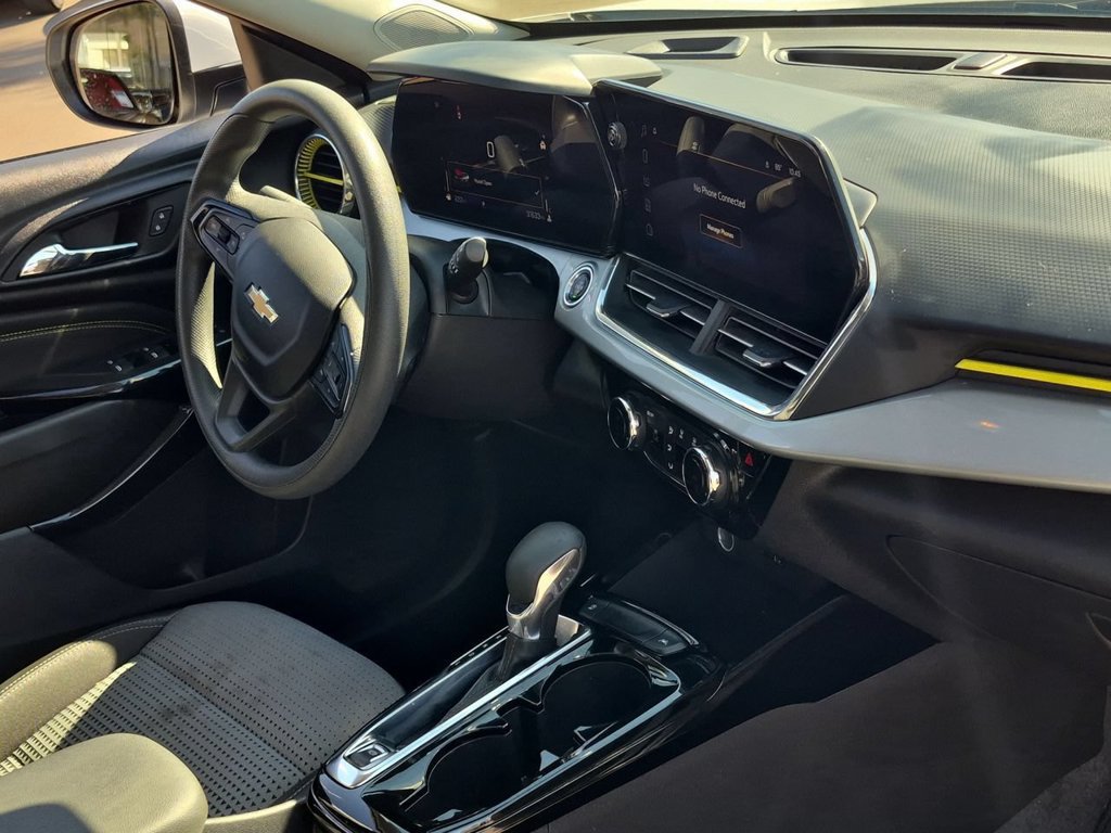 Used 2025 Chevrolet Trax LT FWD image 29