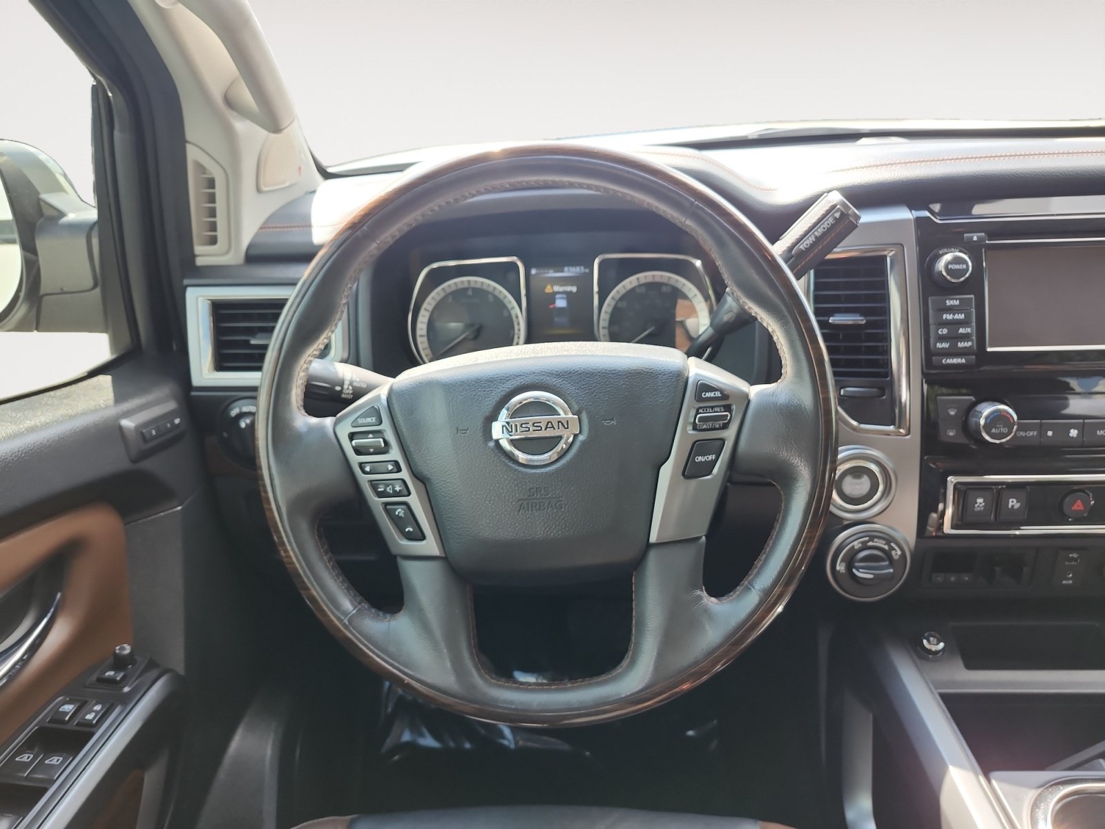 Used 2018 Nissan Titan Platinum Reserve w/ Platinum Utility Package AWD/4WD image 12