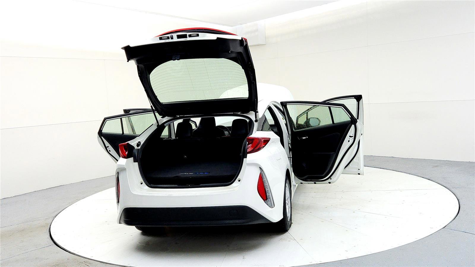 Used 2018 Toyota Prius Prime Premium image 11