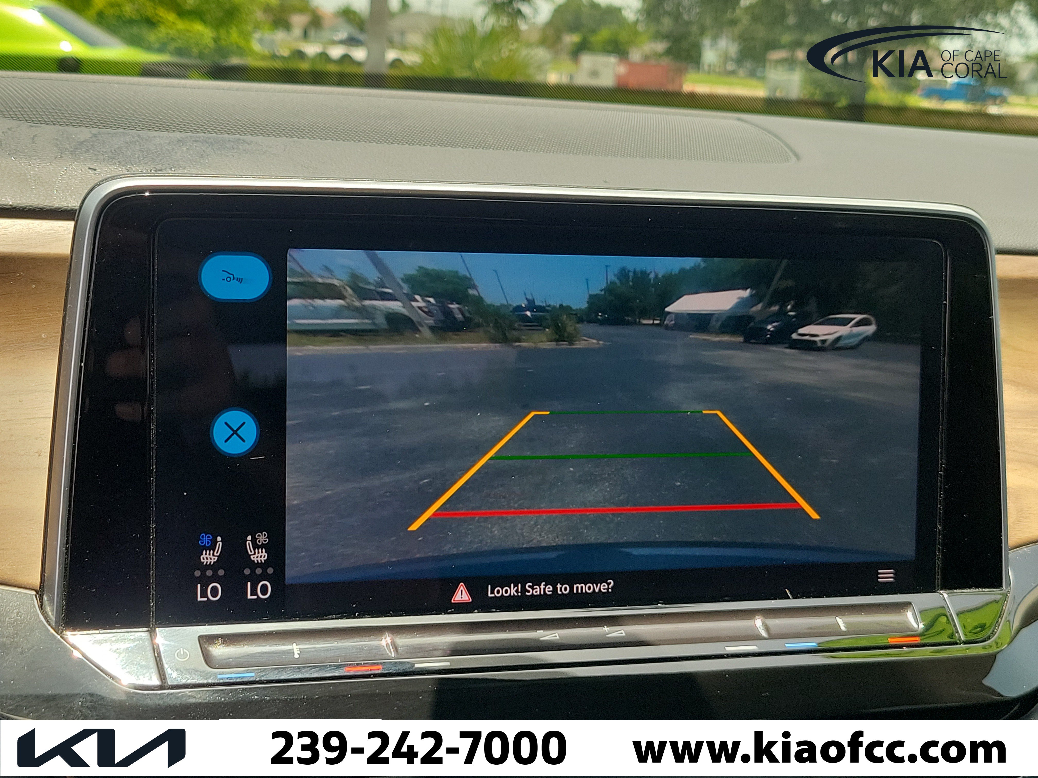 Used 2025 Volkswagen Atlas SE FWD image 28