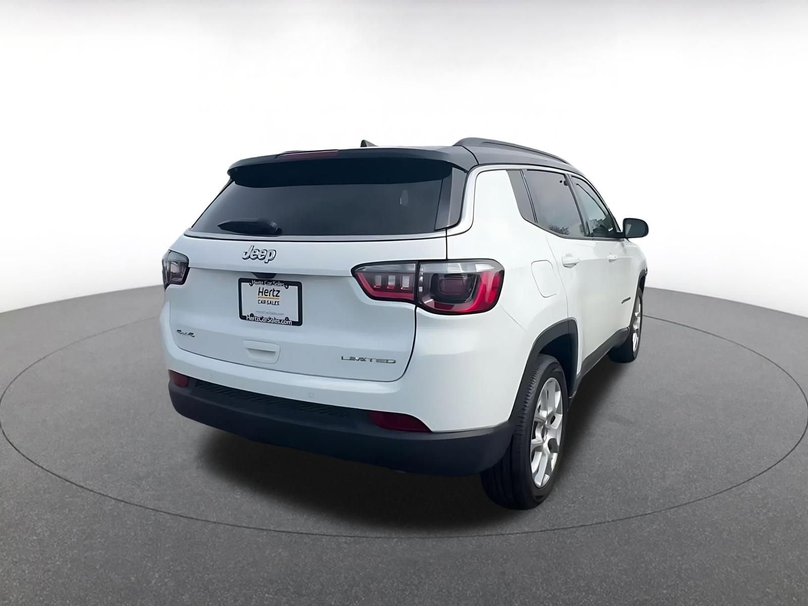 Used 2025 Jeep Compass Limited image 15