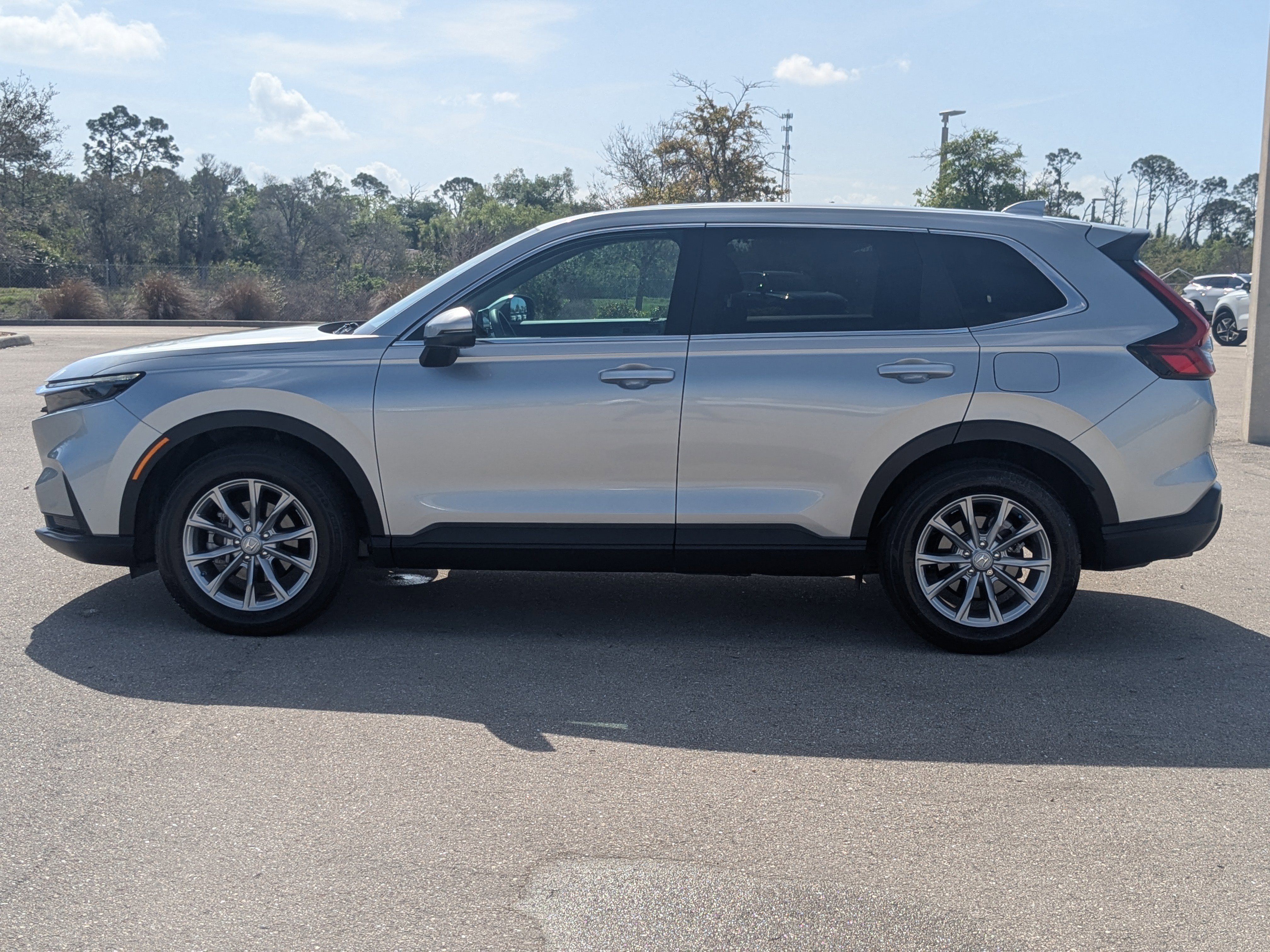 Used 2025 Honda CR-V EX image 8