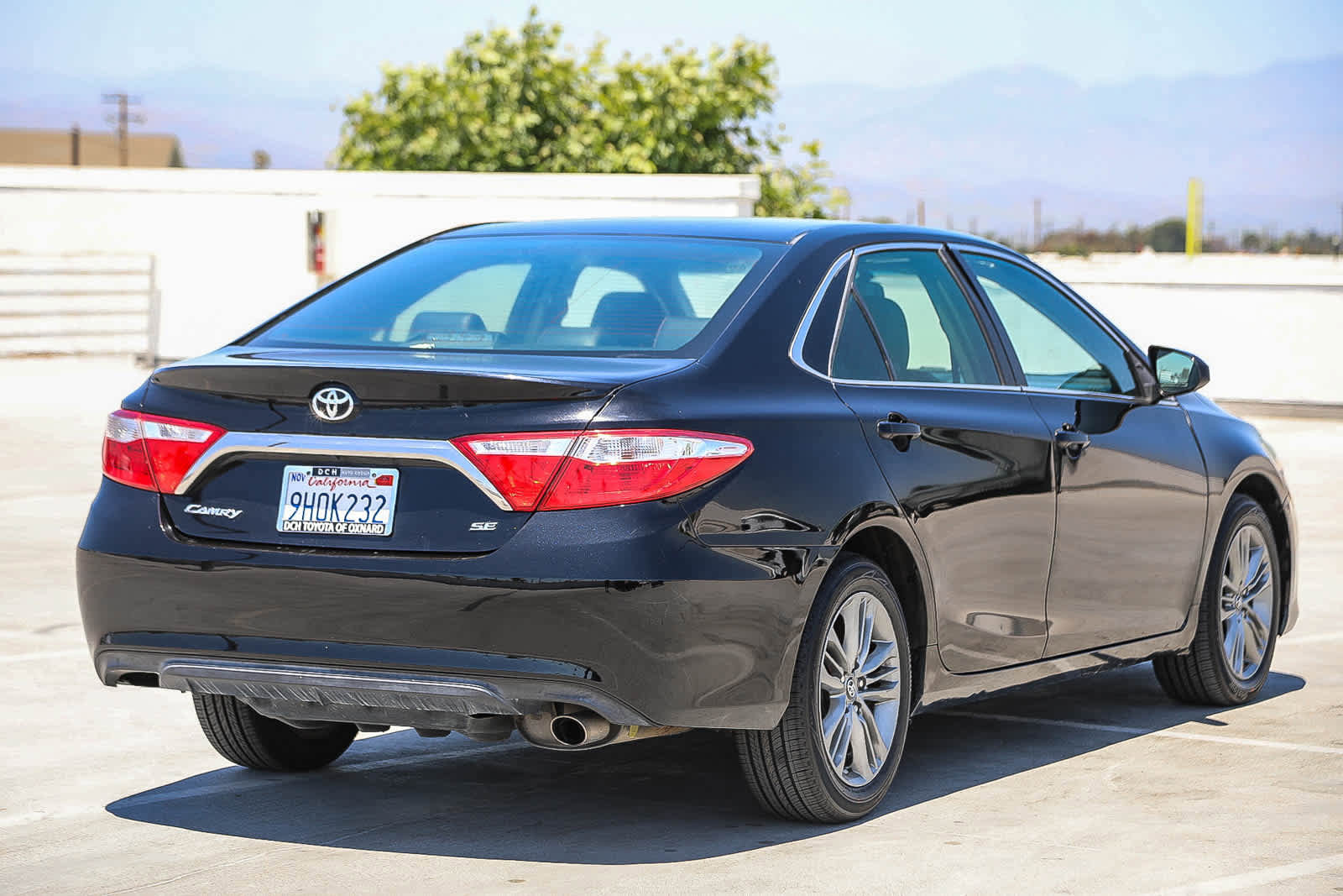 Used 2017 Toyota Camry SE FWD image 5