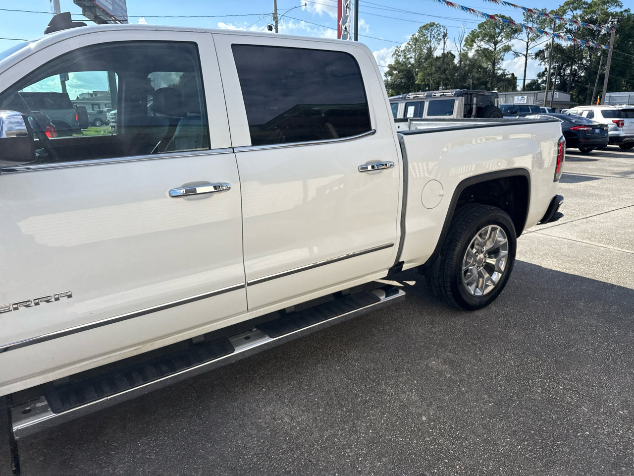 Used 2017 GMC Sierra 1500 SLT w/ SLT Premium Package image 4
