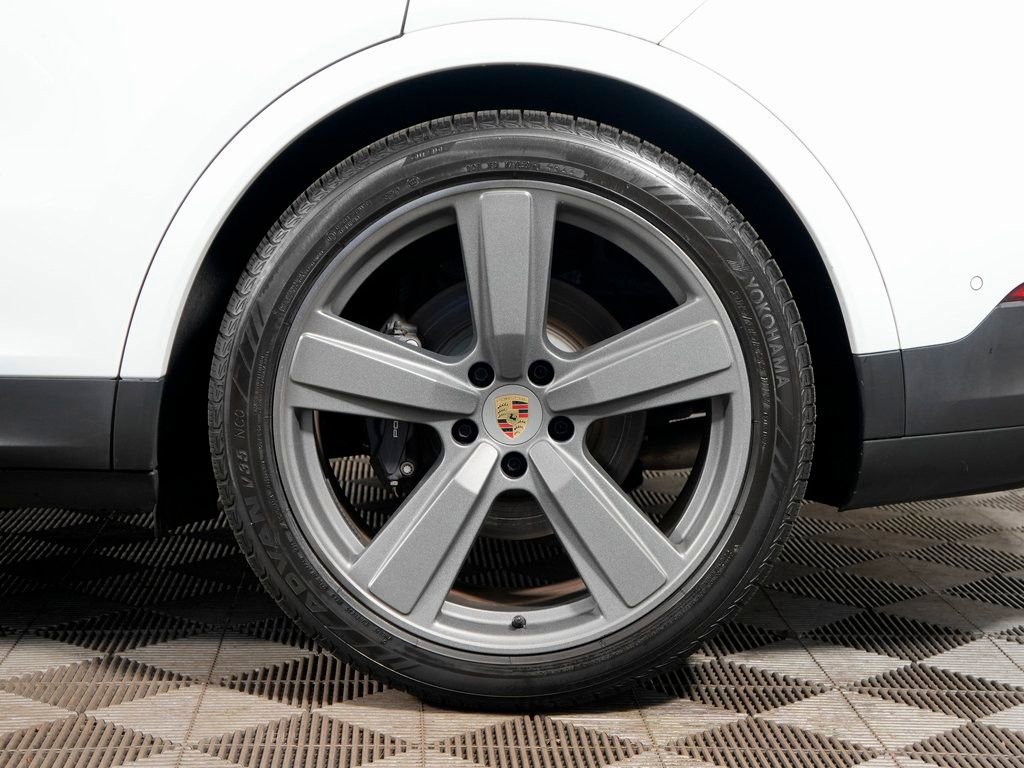 Certified 2024 Porsche Cayenne Coupe AWD/4WD image 39