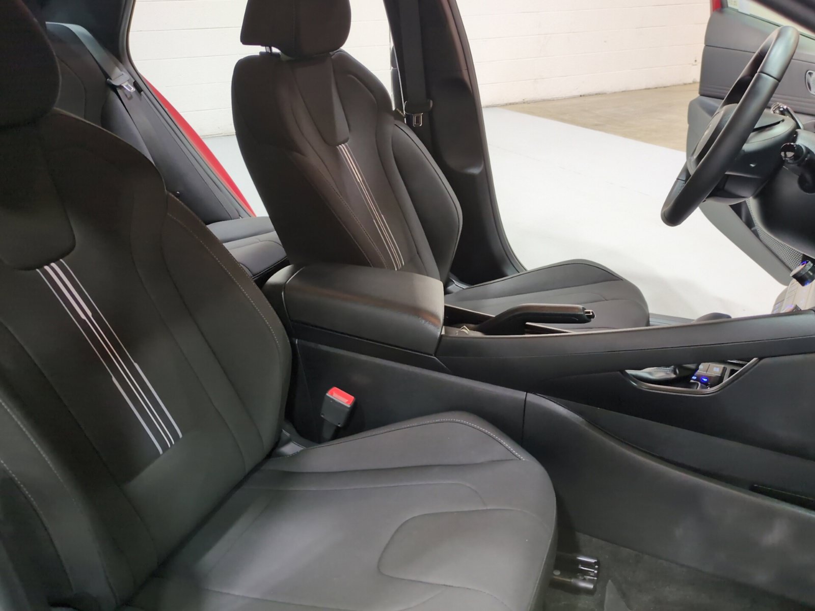 Used 2025 Hyundai Elantra Sport FWD image 10