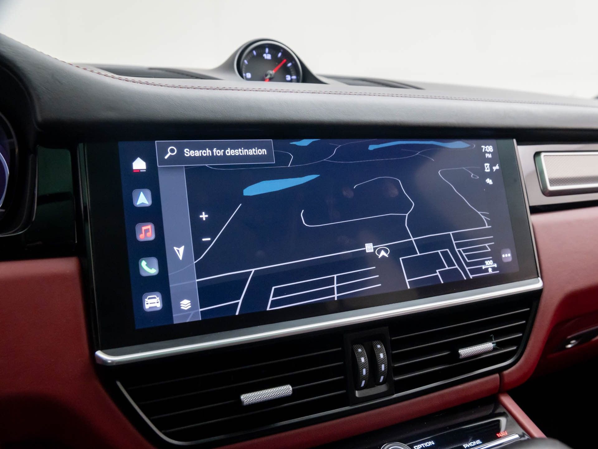 Certified 2023 Porsche Cayenne Platinum Edition image 24