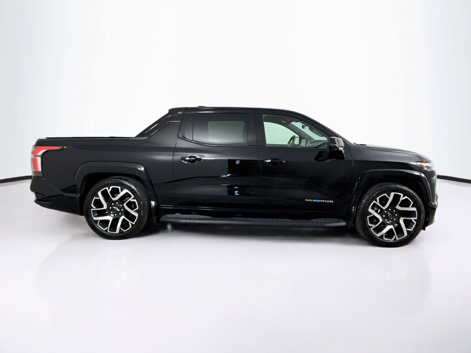 Used 2024 Chevrolet Silverado EV RST AWD/4WD image 5