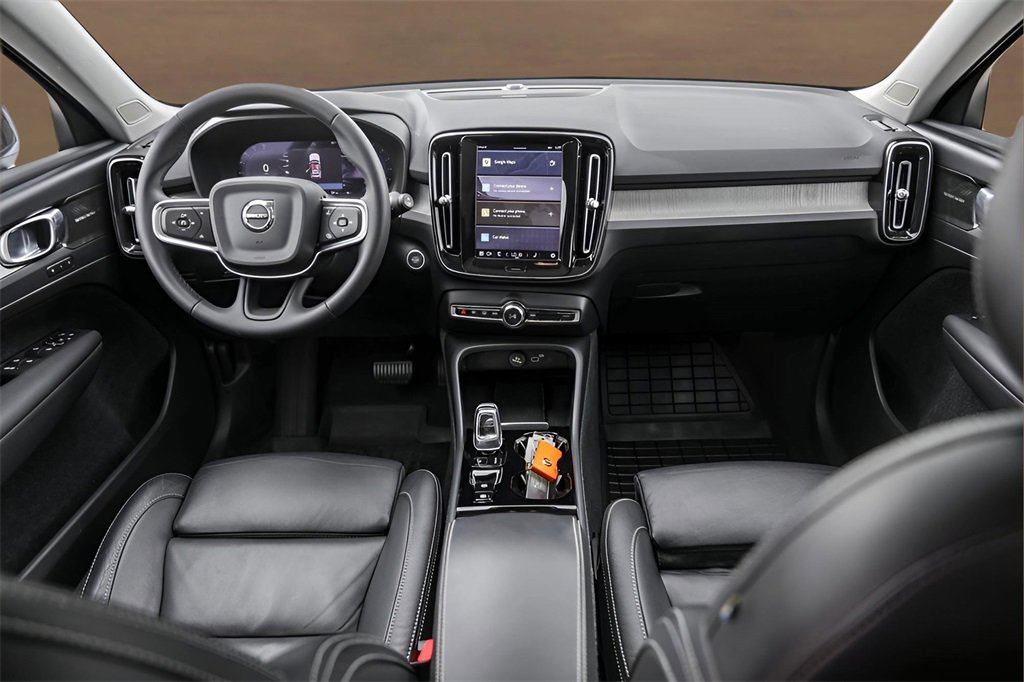 Used 2024 Volvo XC40 B5 Ultimate w/ Protection Package Premier image 28