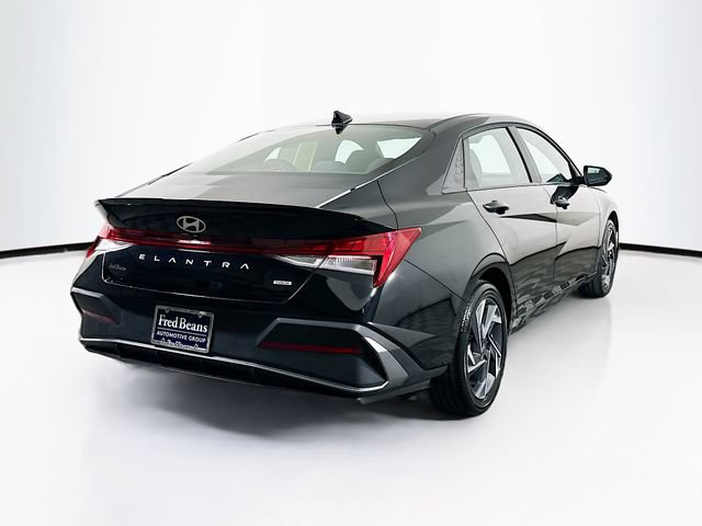 Certified 2025 Hyundai Elantra SEL FWD image 9