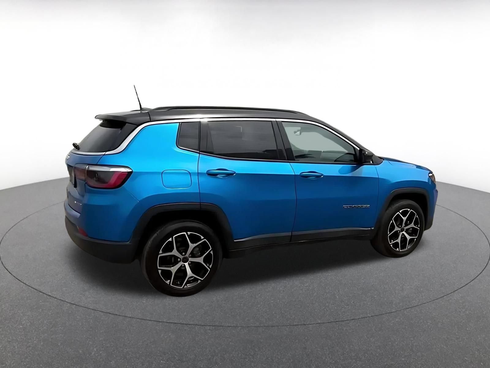 Used 2025 Jeep Compass Limited AWD/4WD image 14