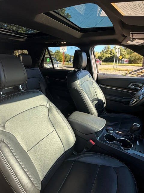 Used 2018 Ford Explorer Limited AWD/4WD image 11