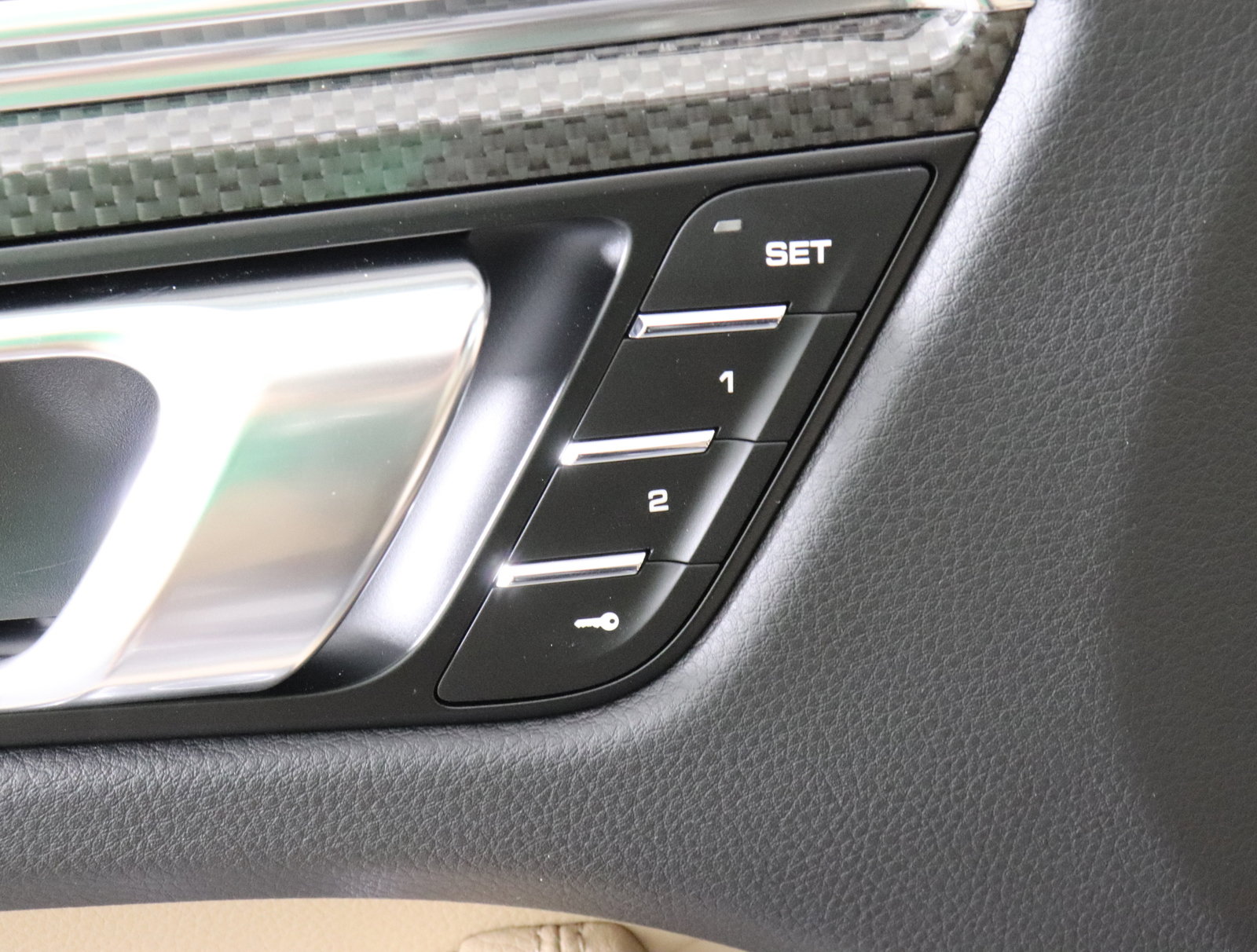 Used 2025 Porsche Macan image 26