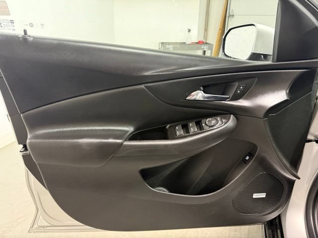 Used 2017 Chevrolet Volt LT w/ Comfort Package FWD image 9