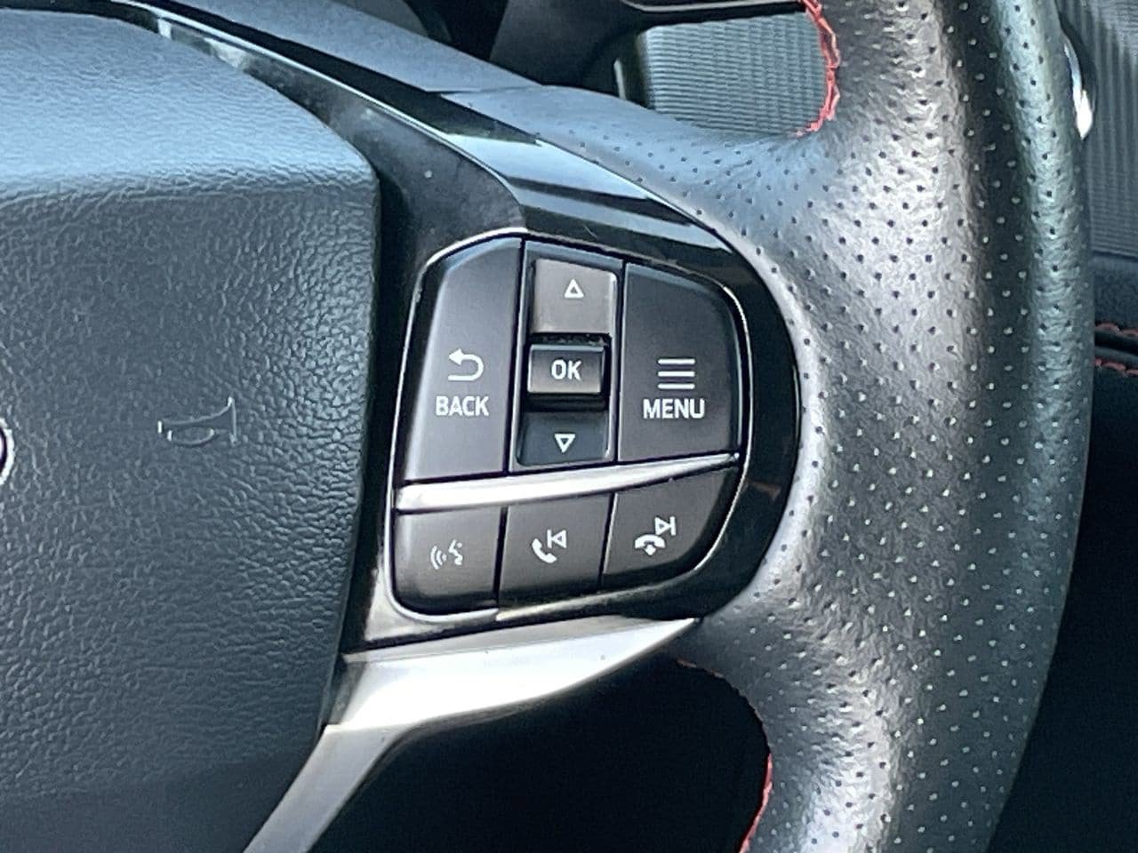 Used 2025 Ford Explorer ST-Line w/ ST-Line Street Pack AWD/4WD image 14