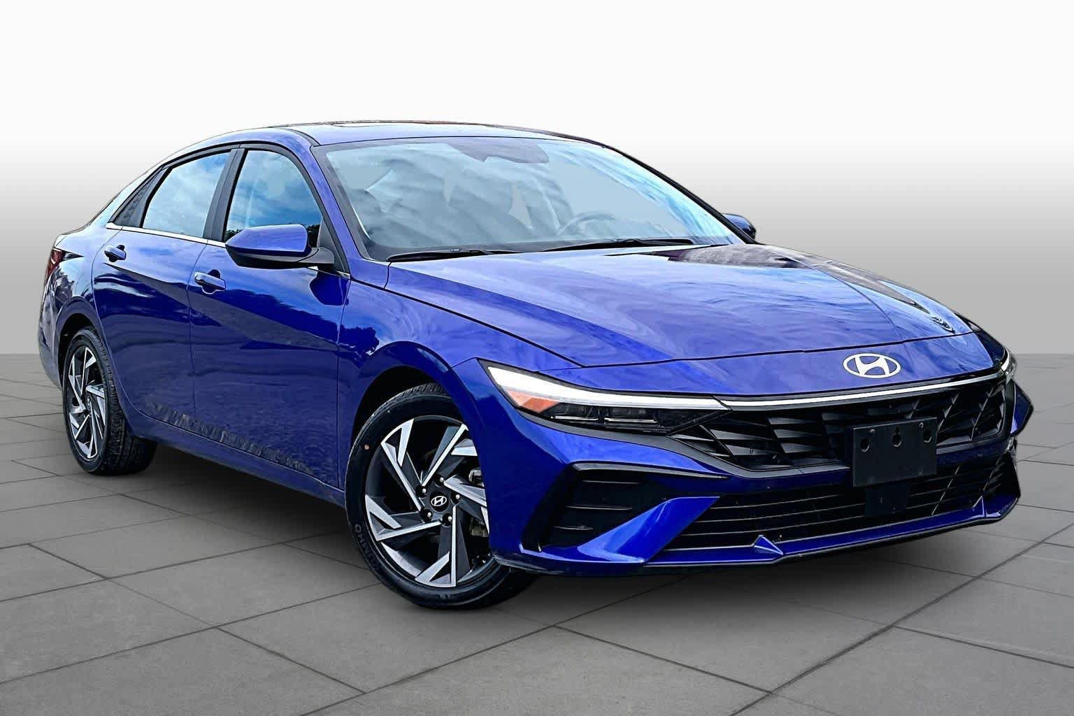 Used 2025 Hyundai Elantra SEL FWD image 3