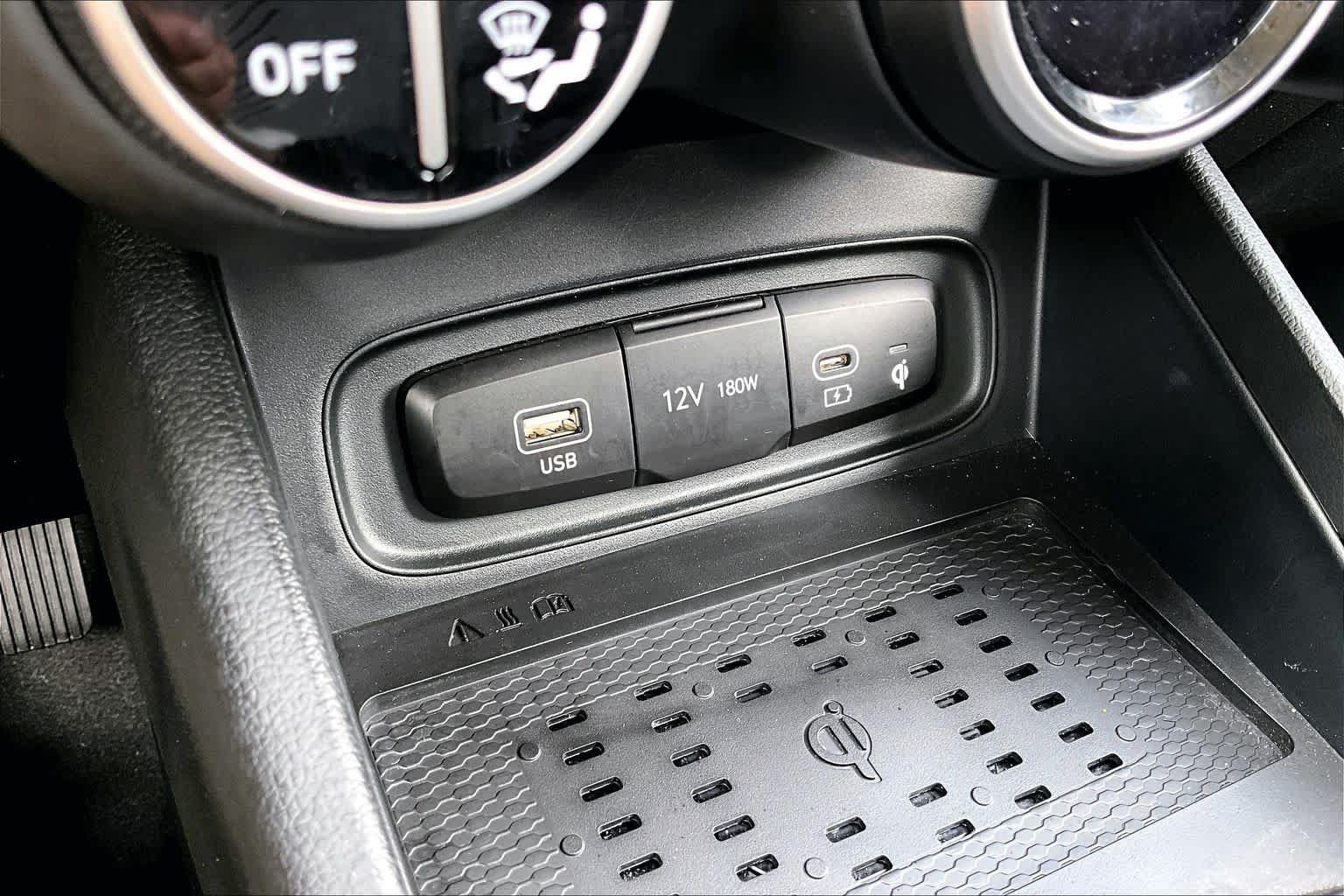 Used 2026 Hyundai Venue SEL FWD image 34