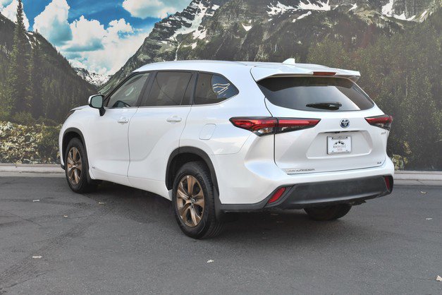 Certified 2023 Toyota Highlander Bronze Edition image 9