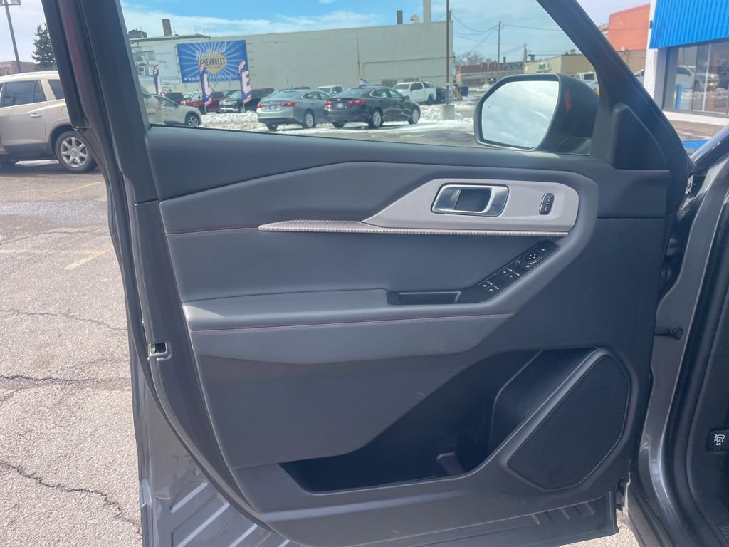 Used 2025 Ford Explorer Active image 10