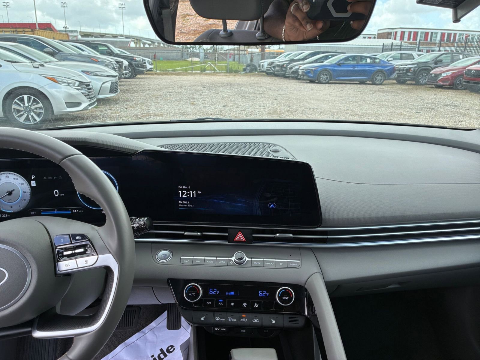 Used 2025 Hyundai Elantra SEL FWD image 32