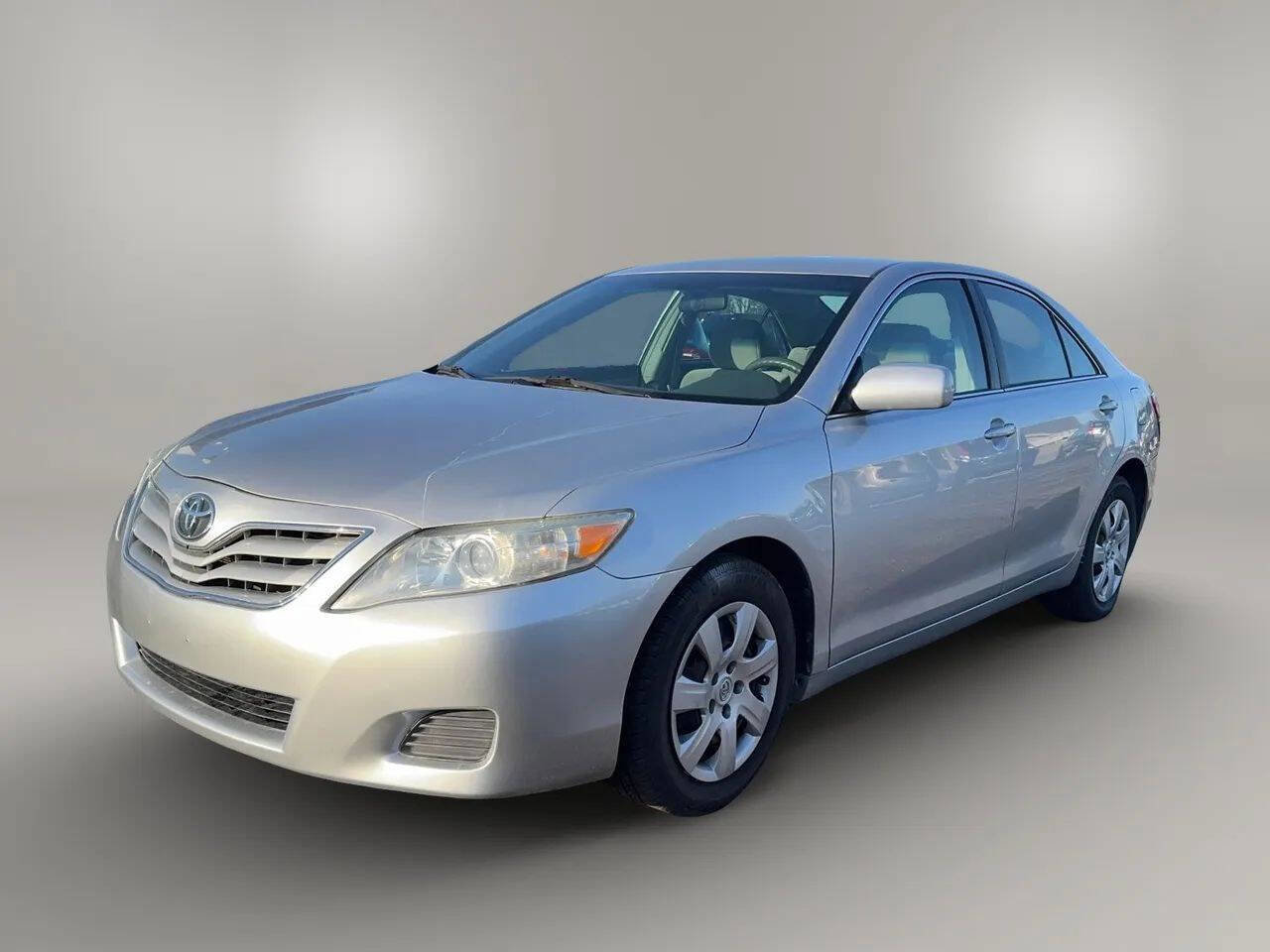 Used 2011 Toyota Camry LE image 2