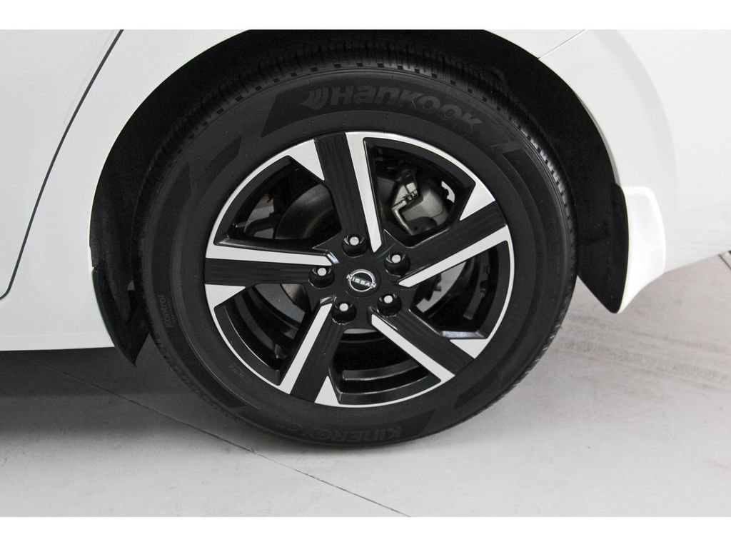 Used 2025 Nissan Sentra SV FWD image 28