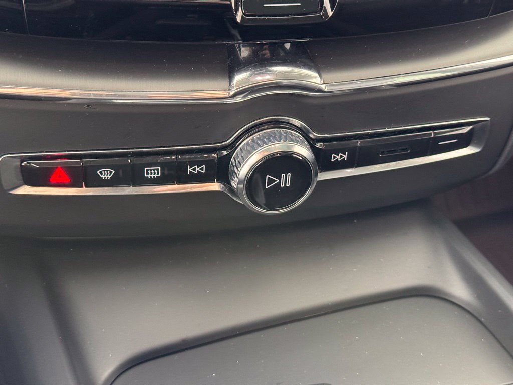 Certified 2023 Volvo XC60 B5 Core w/ Climate Package AWD/4WD image 23