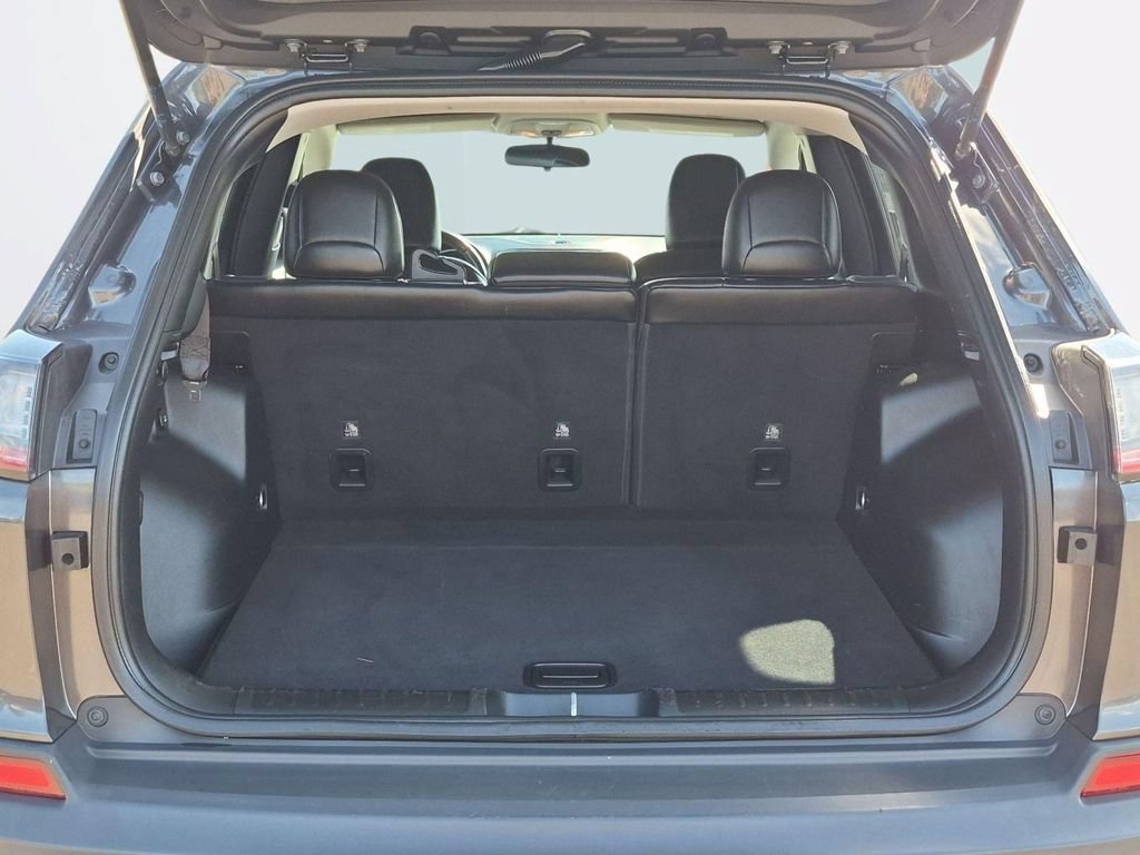 Used 2019 Jeep Cherokee Latitude Plus FWD image 24