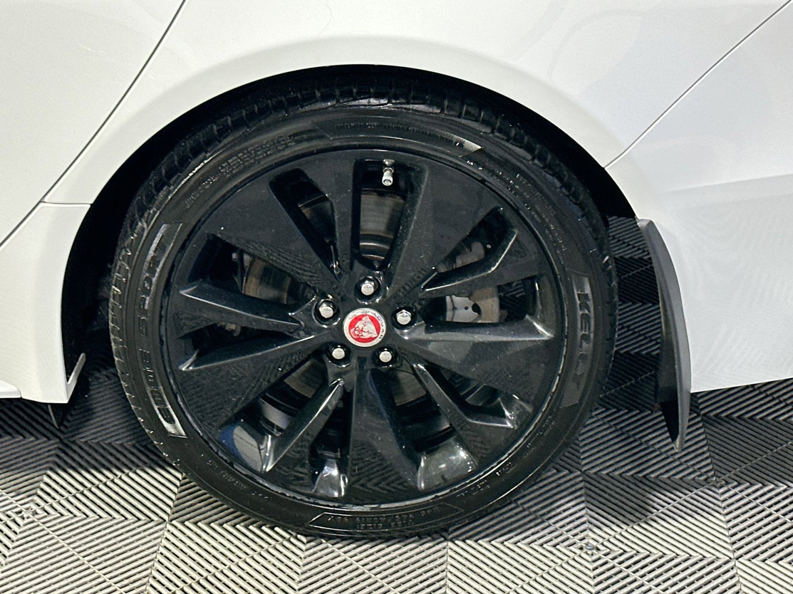 Used 2022 Jaguar XF R-Dynamic SE image 12