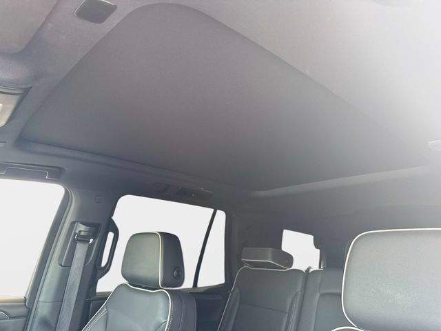 Used 2024 GMC Yukon SLT w/ SLT Premium Package AWD/4WD image 18